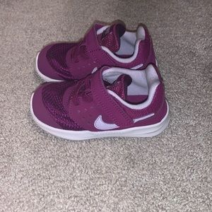 Toddler Nike tennis shoes